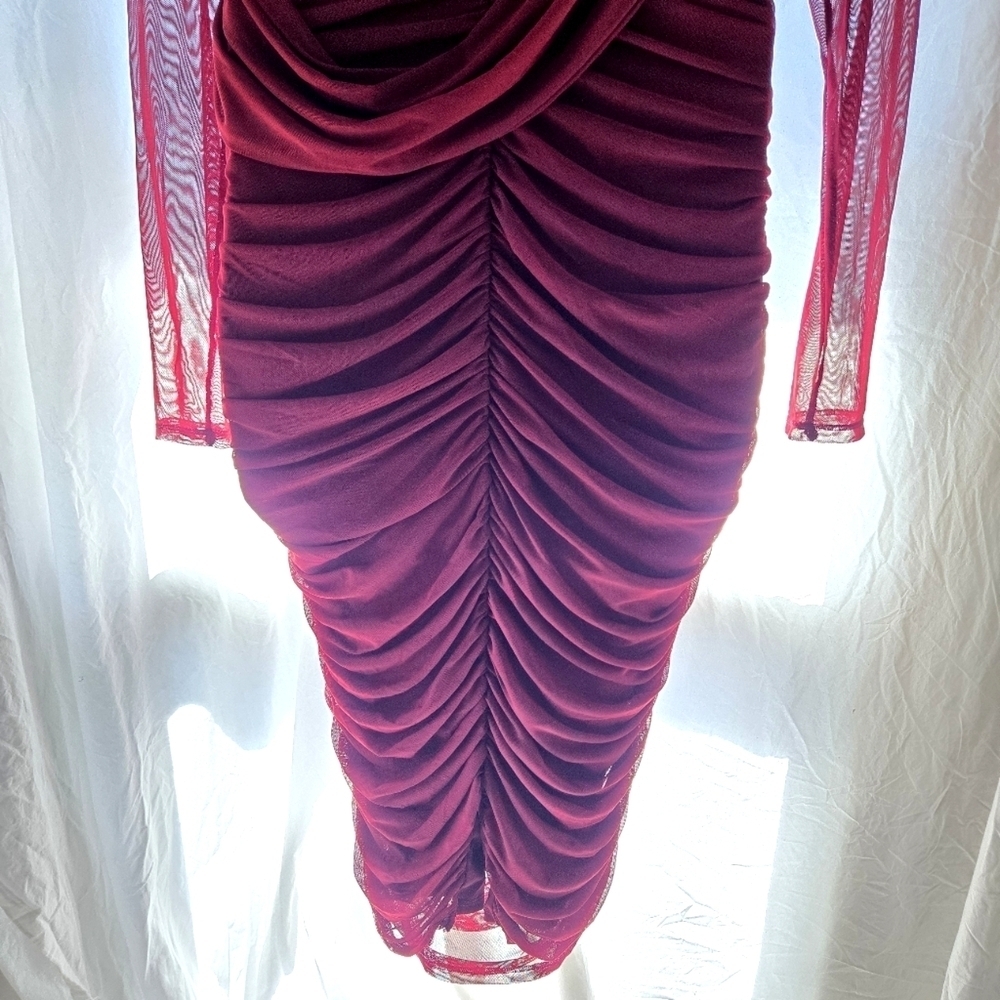 Pretty Curvy Sense Dress - Picture 11 of 14